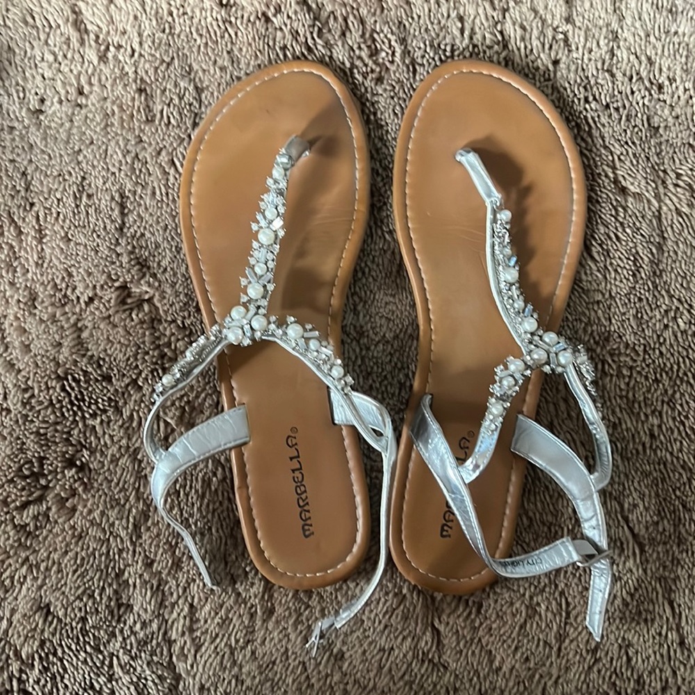 🟦 $10 when bundled - Marbella sandals flip flops silver with gems pearls